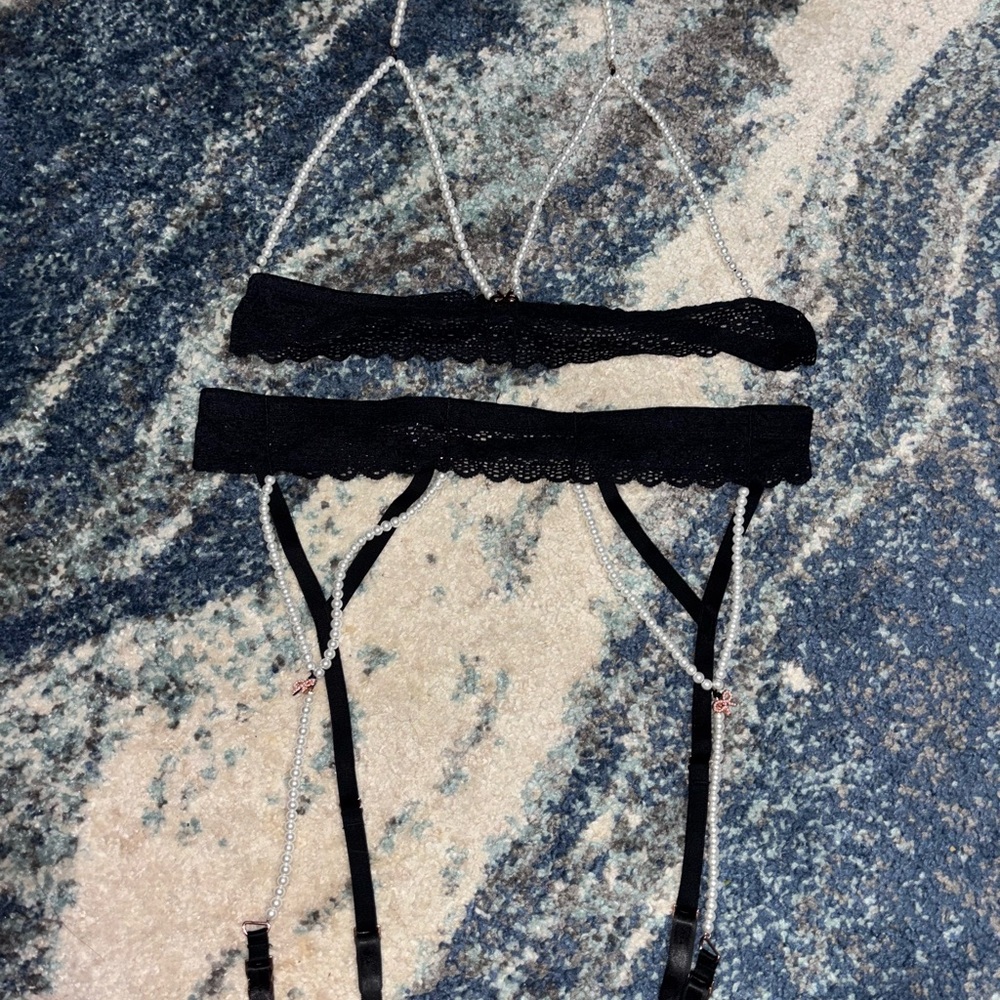 Savage X Fenty String of Pearls Cup-less Bralette & Garter